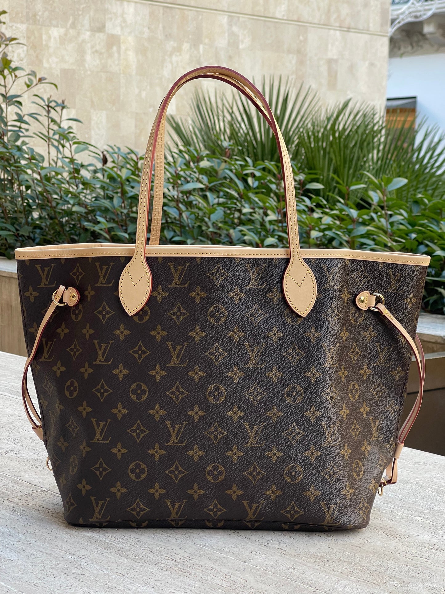 Louis Vuitton - Sac neverfull PM