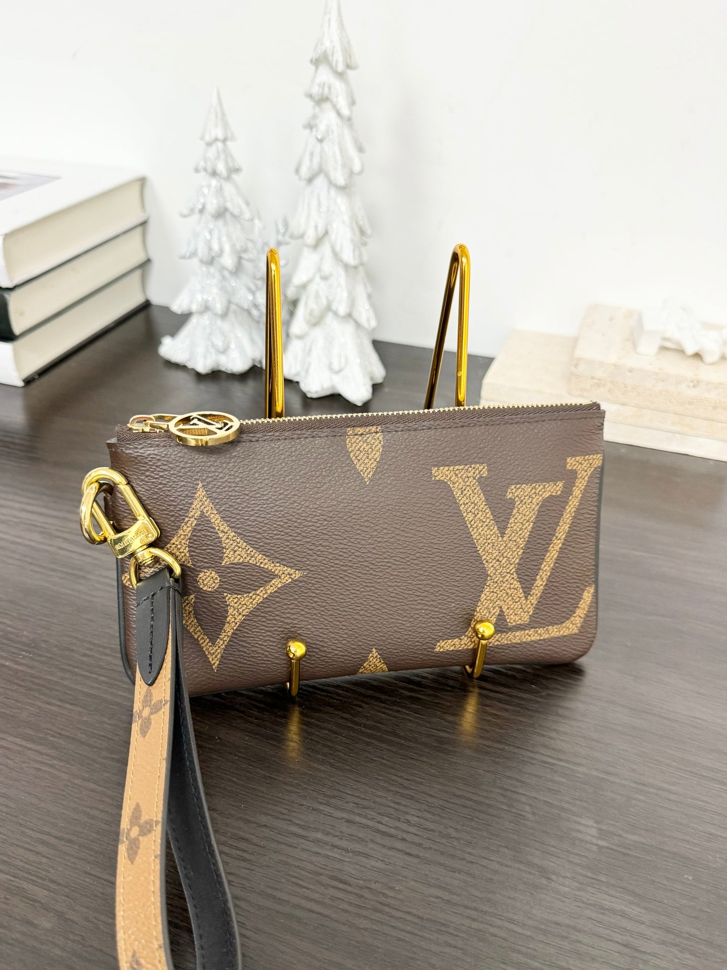 LOUIS VUITTON 2020 Monogram Giant Rectangular Wristlet Pouch