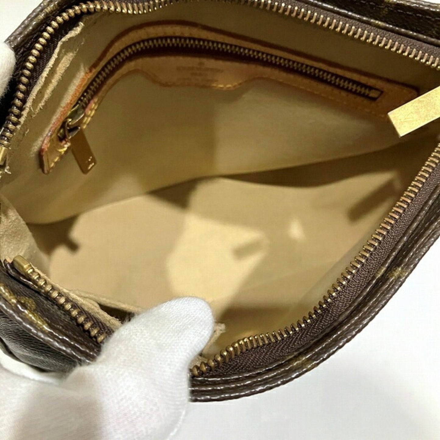 LOUIS VUITTON Looping Shoulder Bag