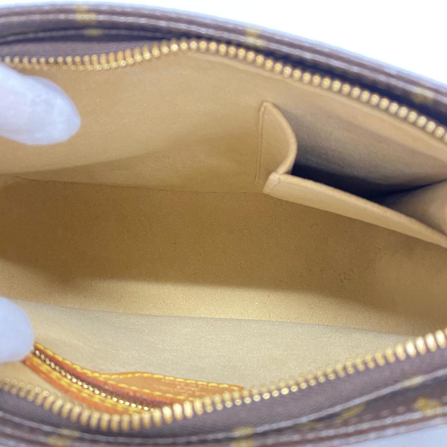 LOUIS VUITTON Looping MM Shoulder Bag