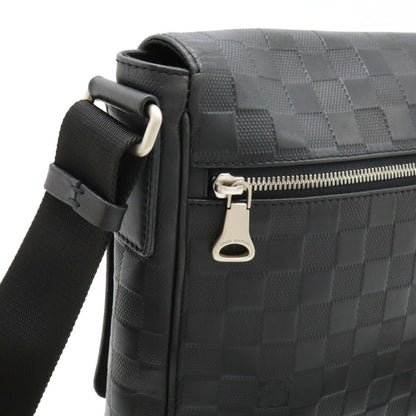 LOUIS VUITTON District Shoulder Bag