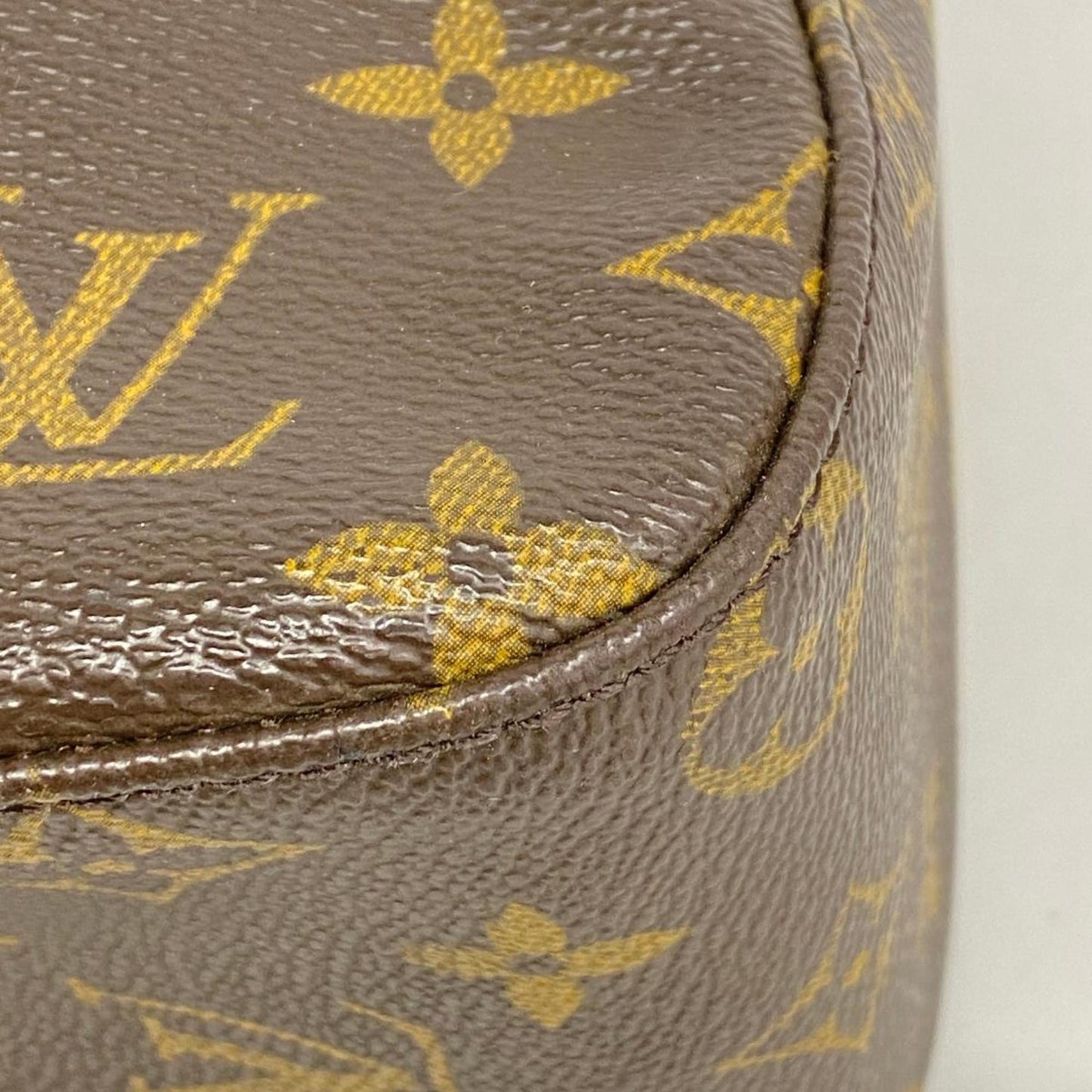 LOUIS VUITTON Looping MM Shoulder Bag