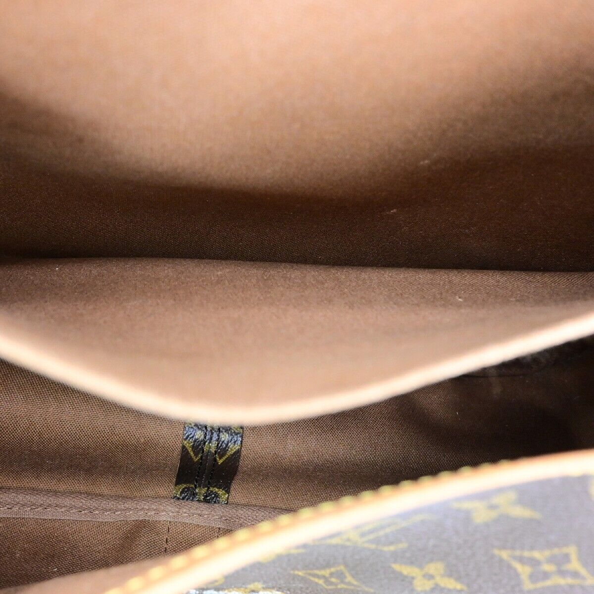 LOUIS VUITTON Saumur 35 Shoulder Bag