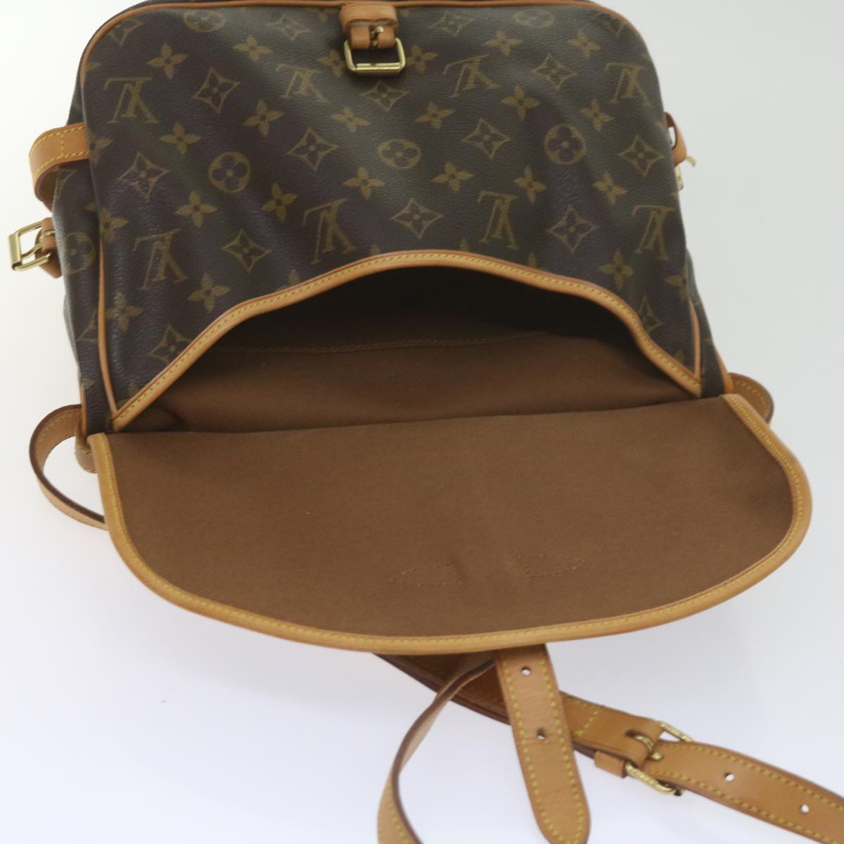 LOUIS VUITTON Saumur 30 Shoulder Bag