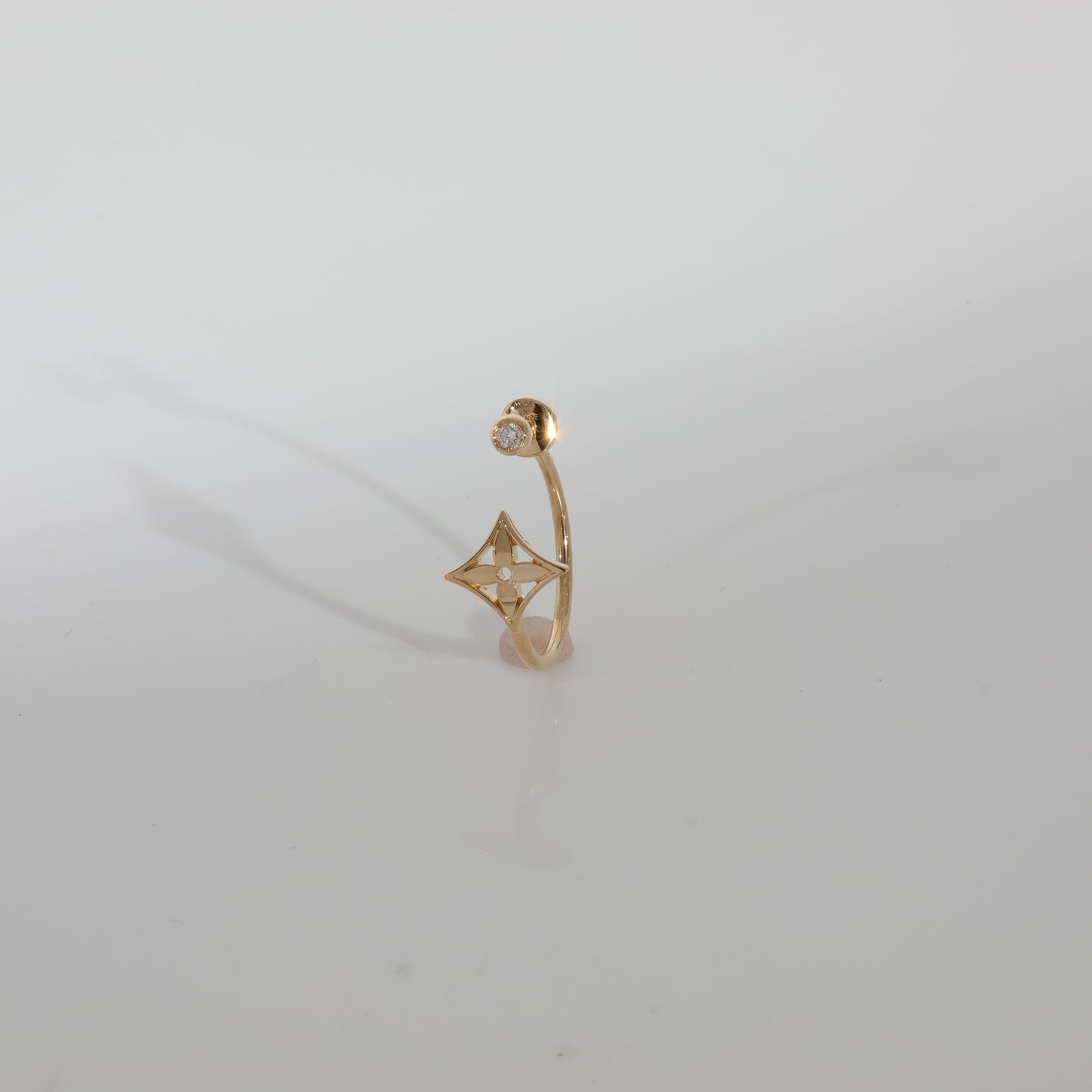 Louis Vuitton  Idylle Blossom Diamond Earring in 18k Yellow Gold 0.04 CTW