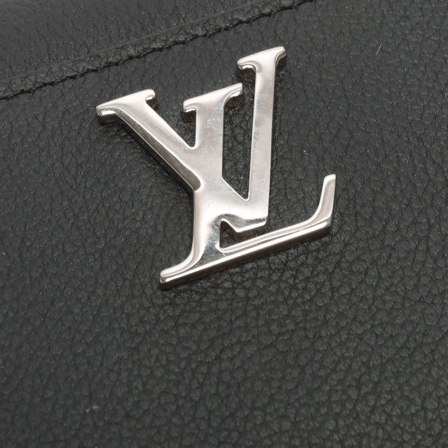 LOUIS VUITTON Lockme Zippy Wallet Black