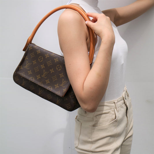 LOUIS VUITTON 2001 MINI LOOPING MONOGRAM M51147