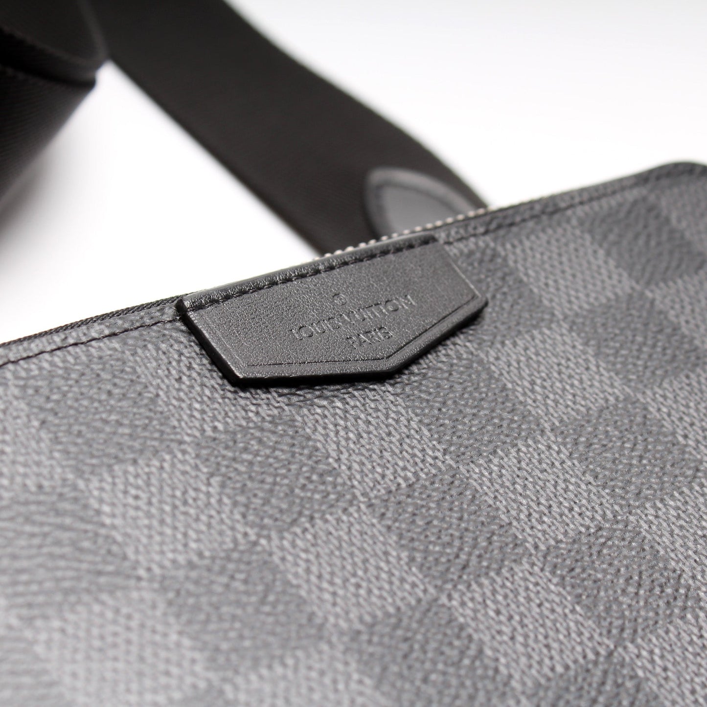 Alpha Wearable Wallet Damier Graphite