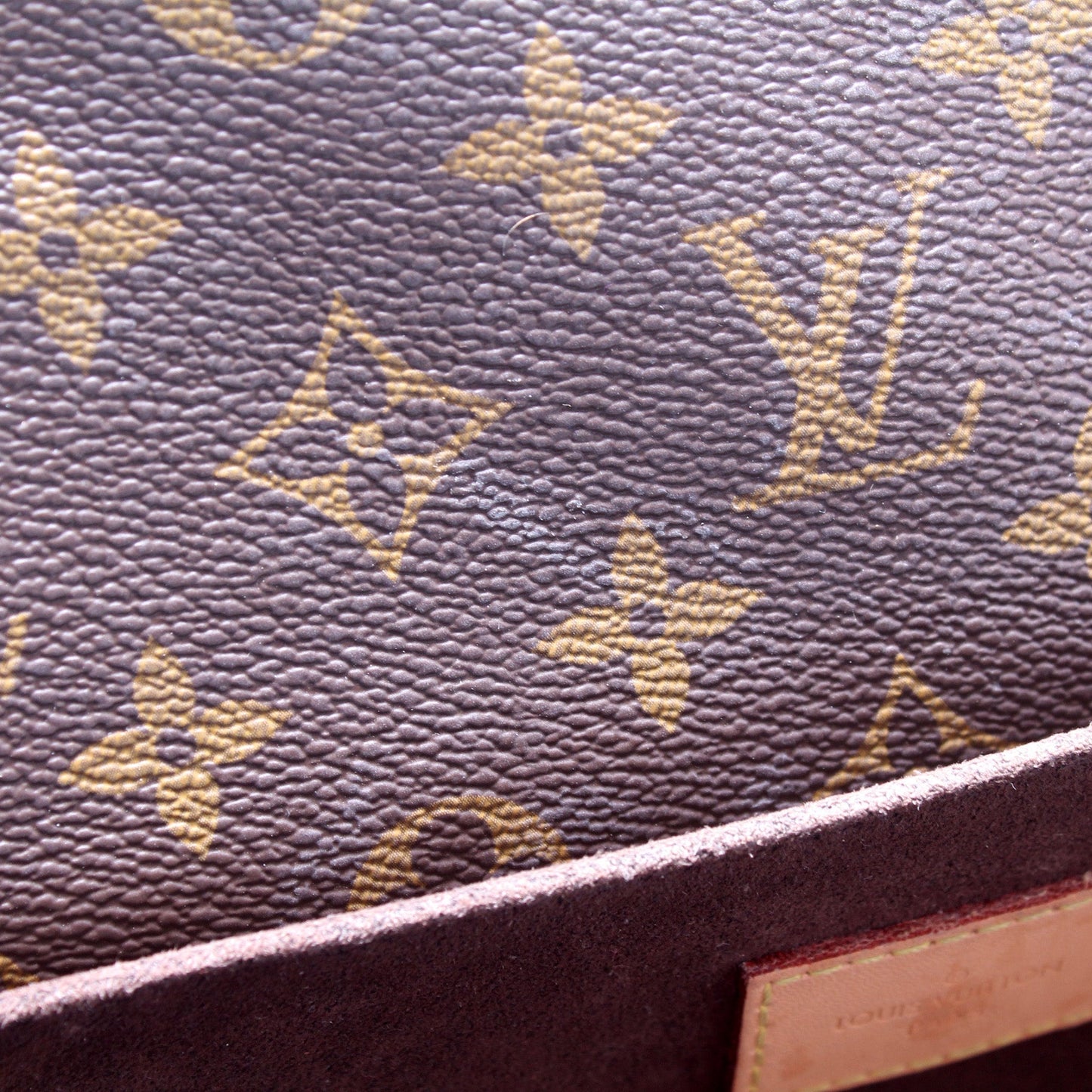 Pochette Metis Monogram