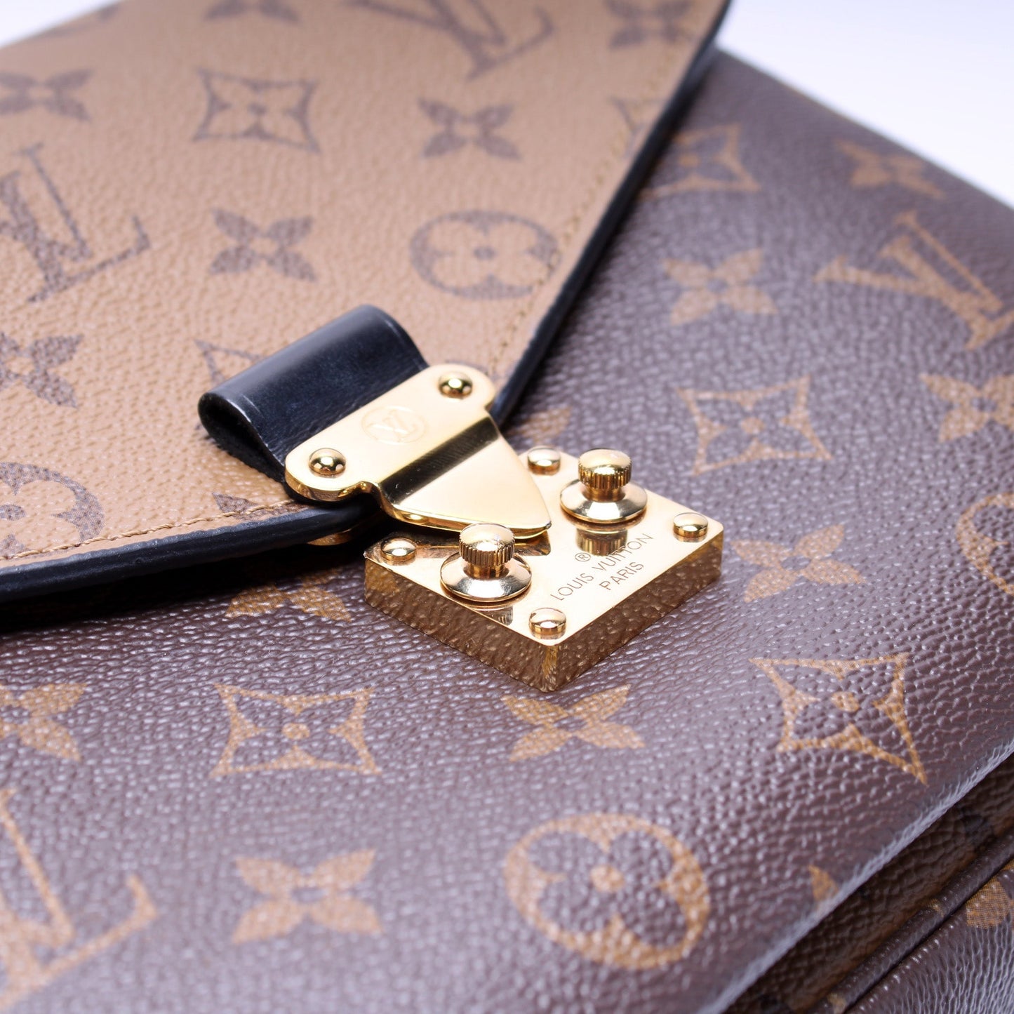 Pochette Metis Reverse Monogram