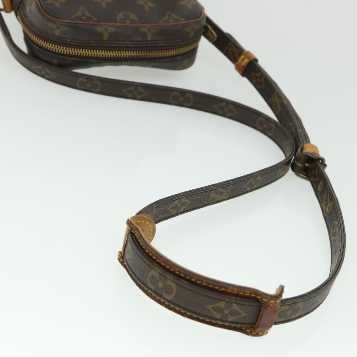 LOUIS VUITTON Shoulder Bag