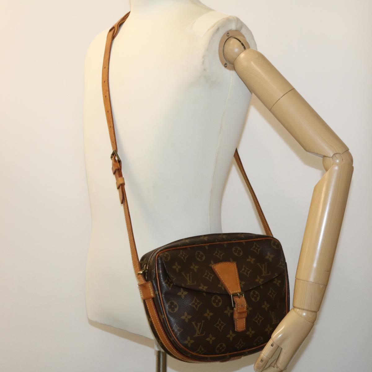 Louis Vuitton  Jeune fille Shoulder Bag