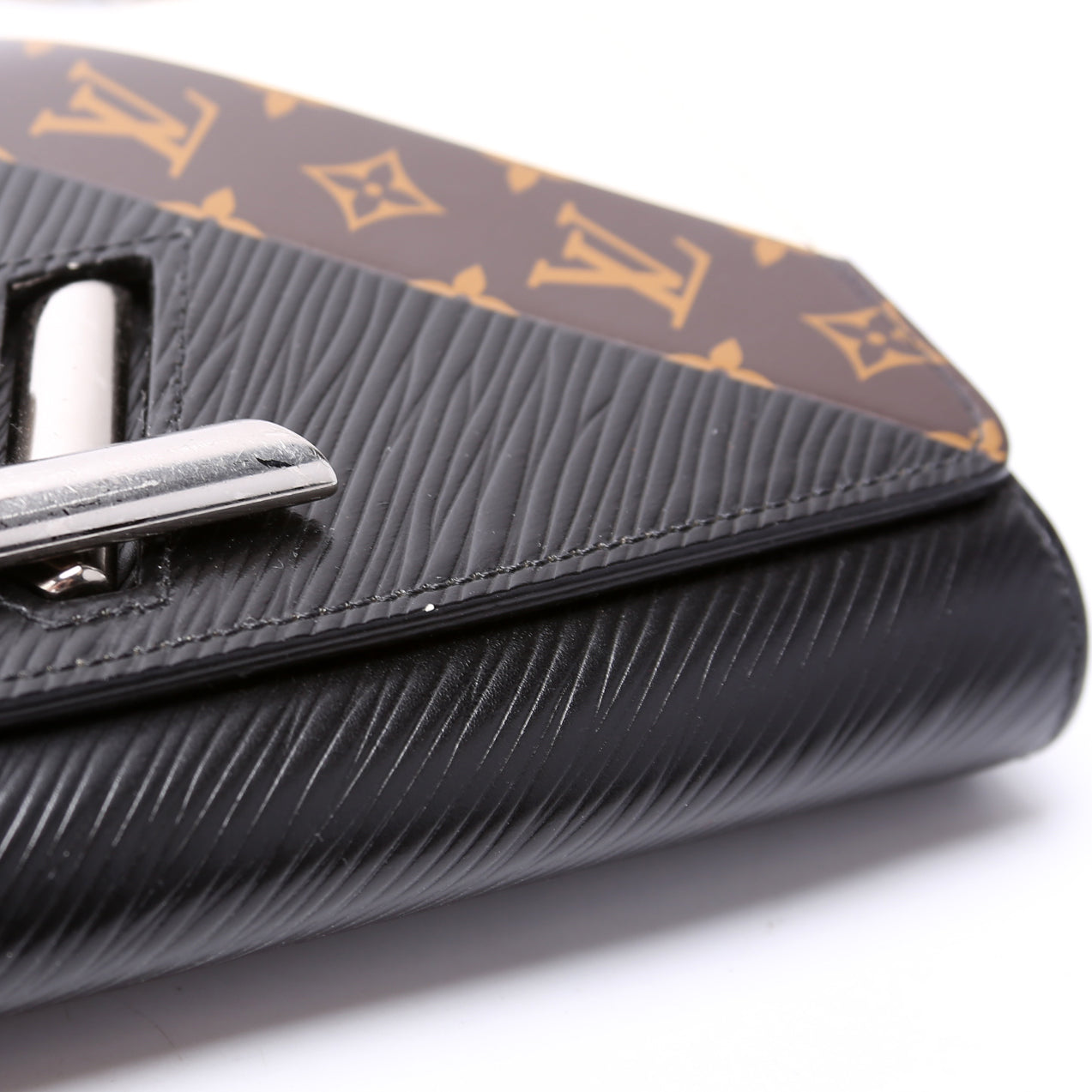 Twist Chain Wallet Calfskin Monogram Epi.