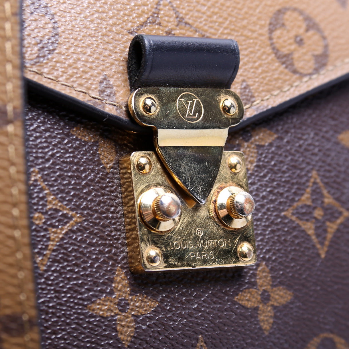 Pochette Metis Reverse Monogram