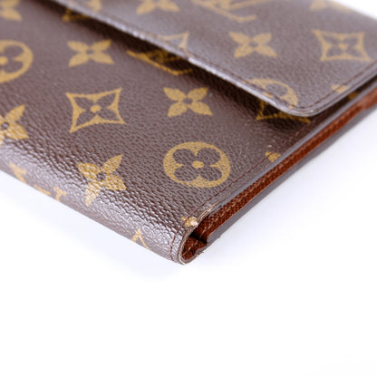 Pochette Passport Trifold Wallet Monogram