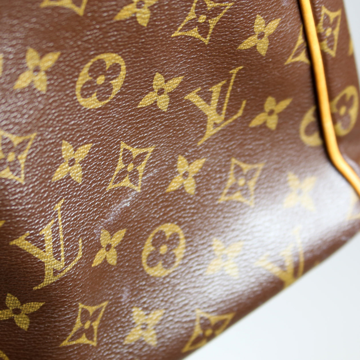 Valmy MM Messenger Monogram