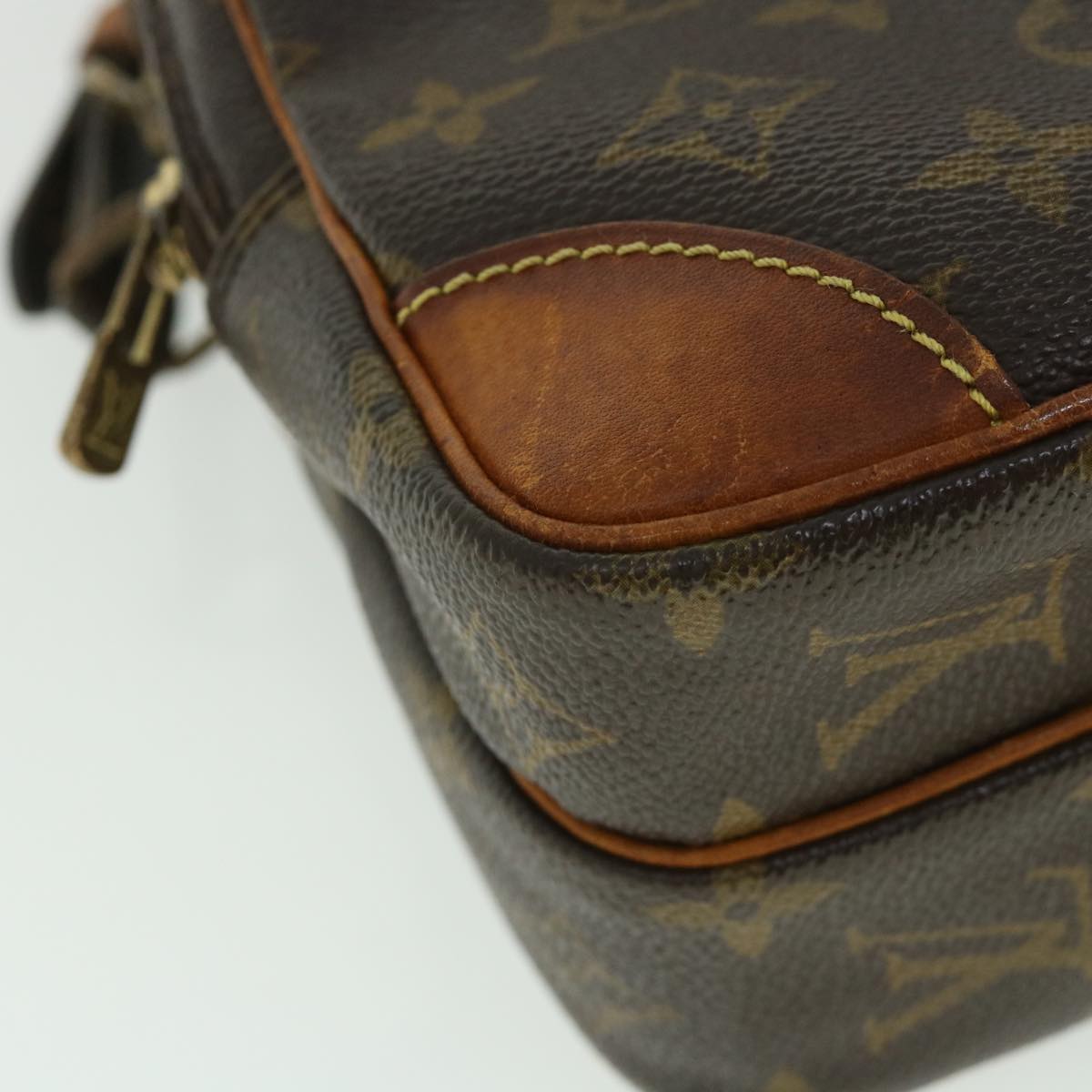 LOUIS VUITTON Shoulder Bag