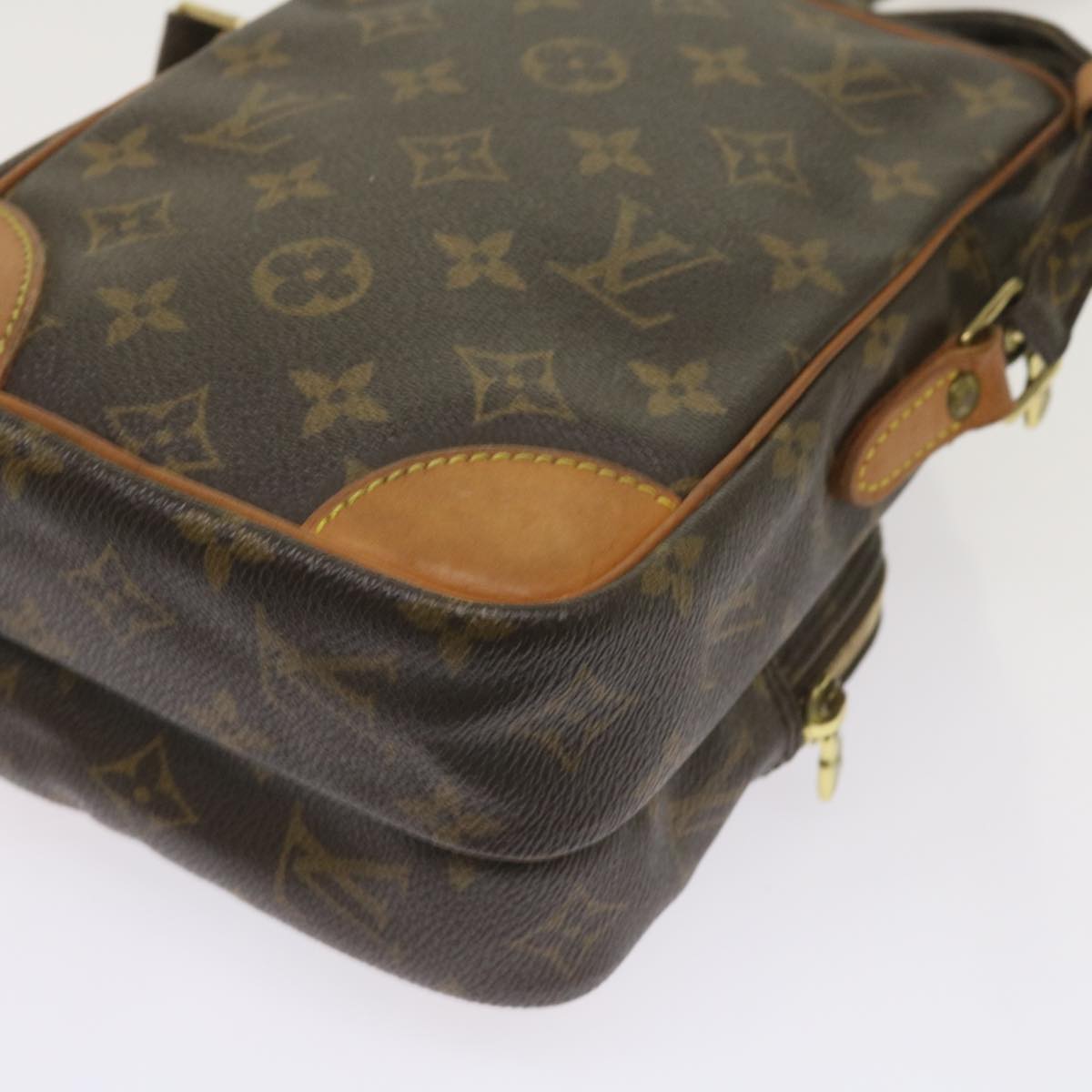 LOUIS VUITTON Shoulder Bag