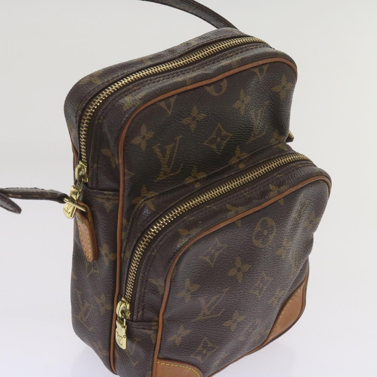 LOUIS VUITTON Shoulder Bag