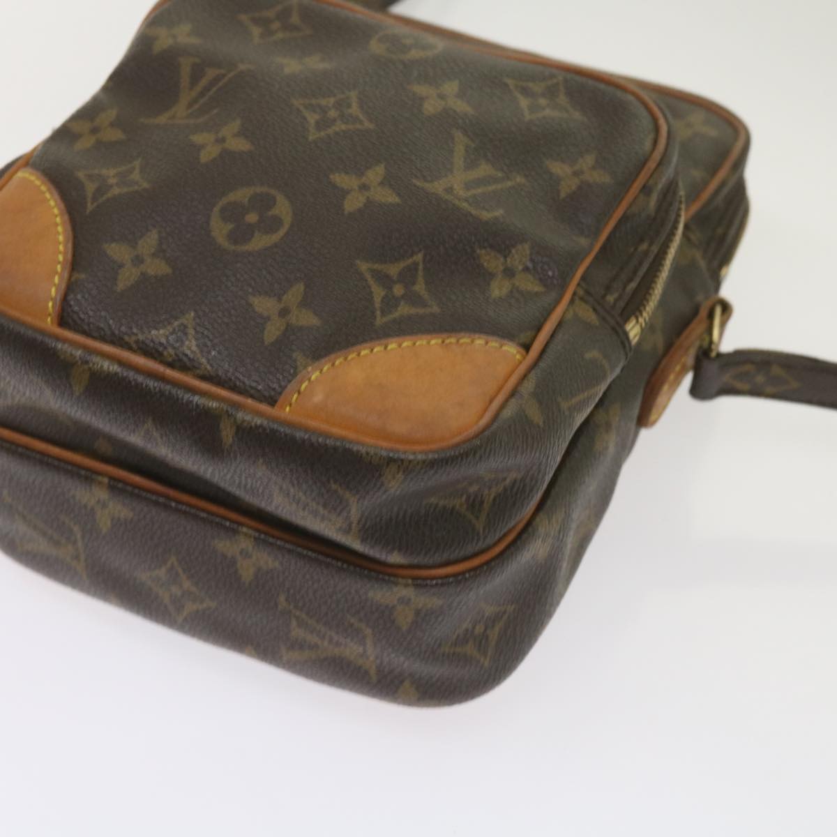 LOUIS VUITTON Shoulder Bag