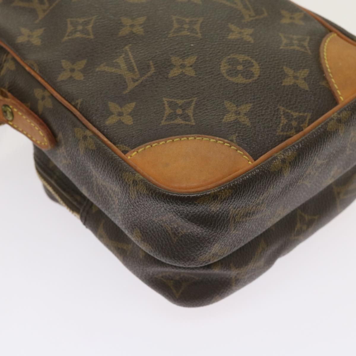 LOUIS VUITTON Shoulder Bag