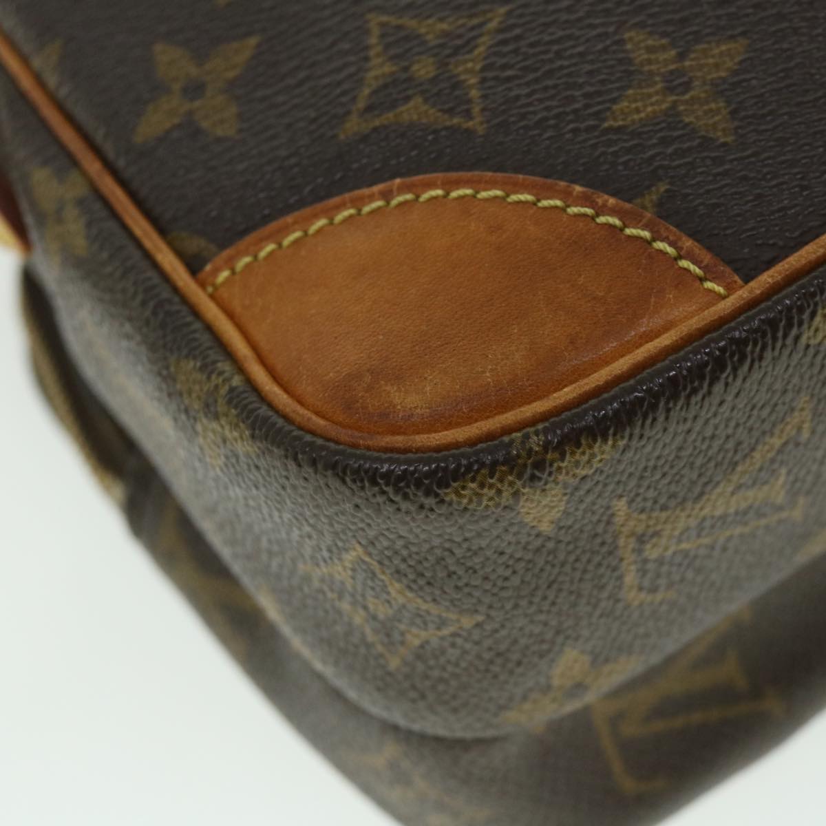 LOUIS VUITTON Shoulder Bag