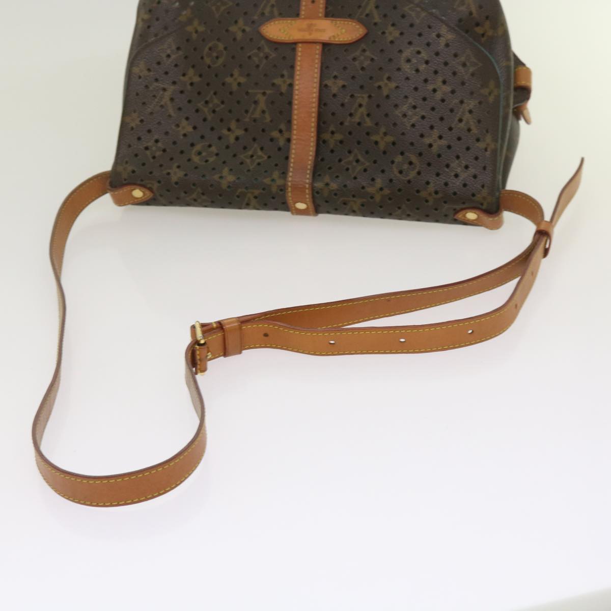 LOUIS VUITTON Shoulder Bag