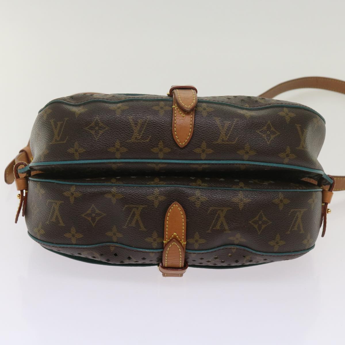 LOUIS VUITTON Shoulder Bag