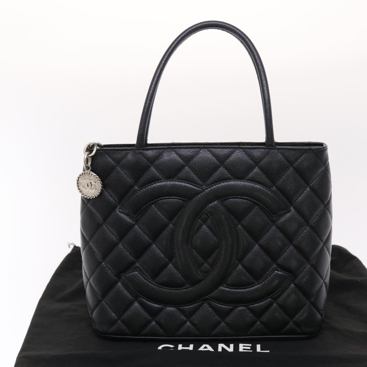 Chanel Medaillon