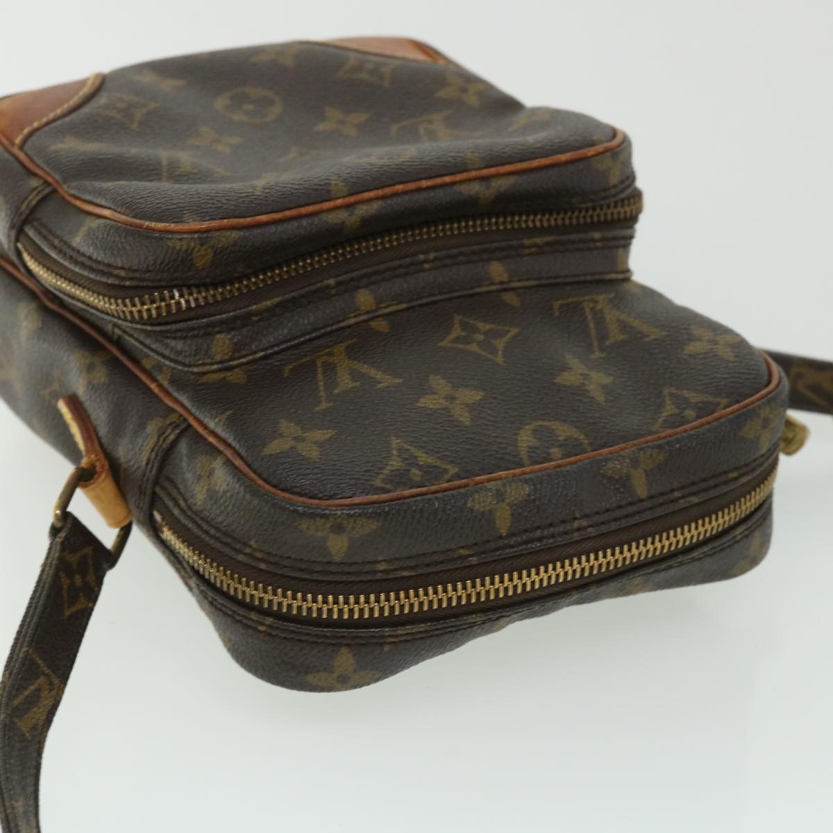 LOUIS VUITTON Shoulder Bag