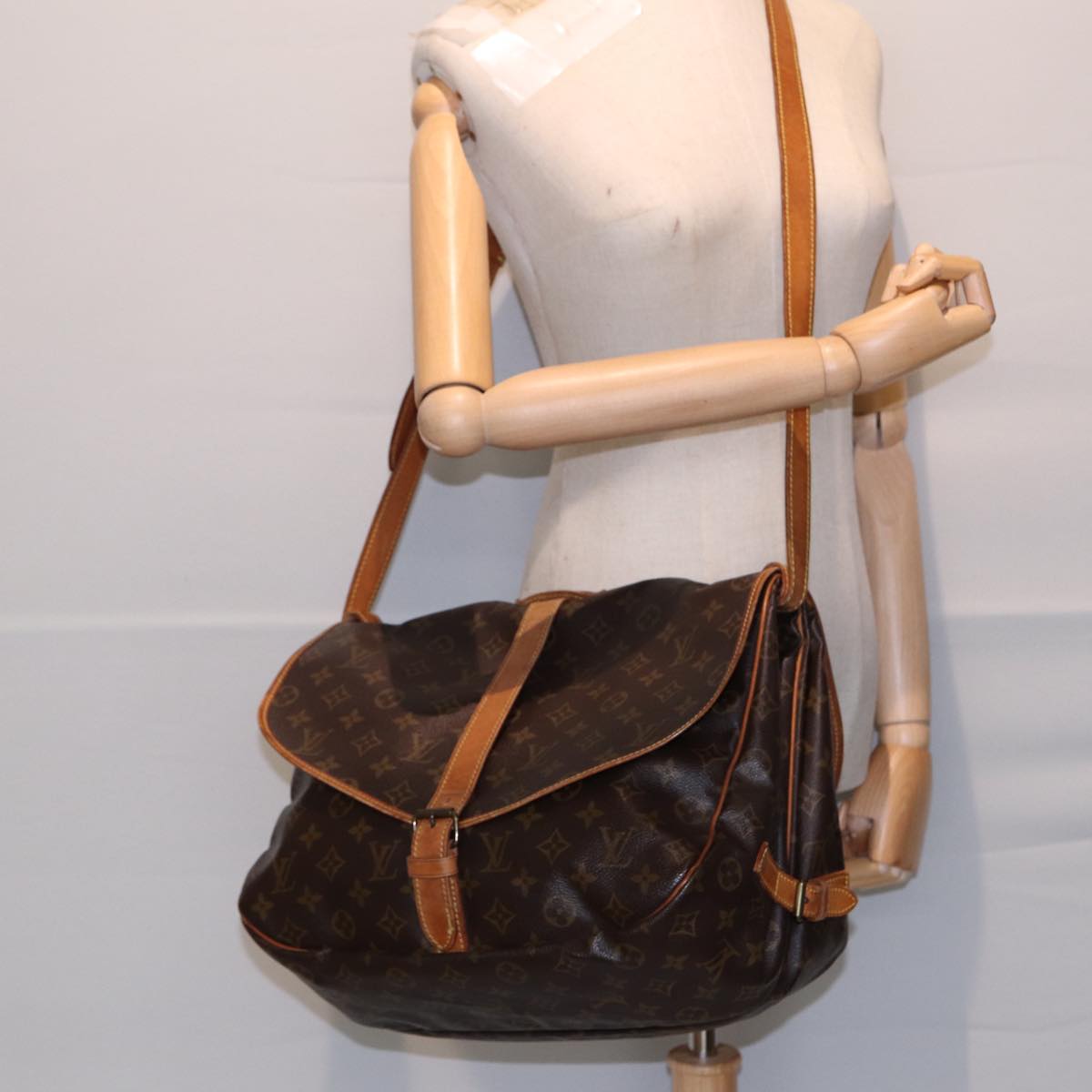 LOUIS VUITTON Saumur 35 Shoulder Bag