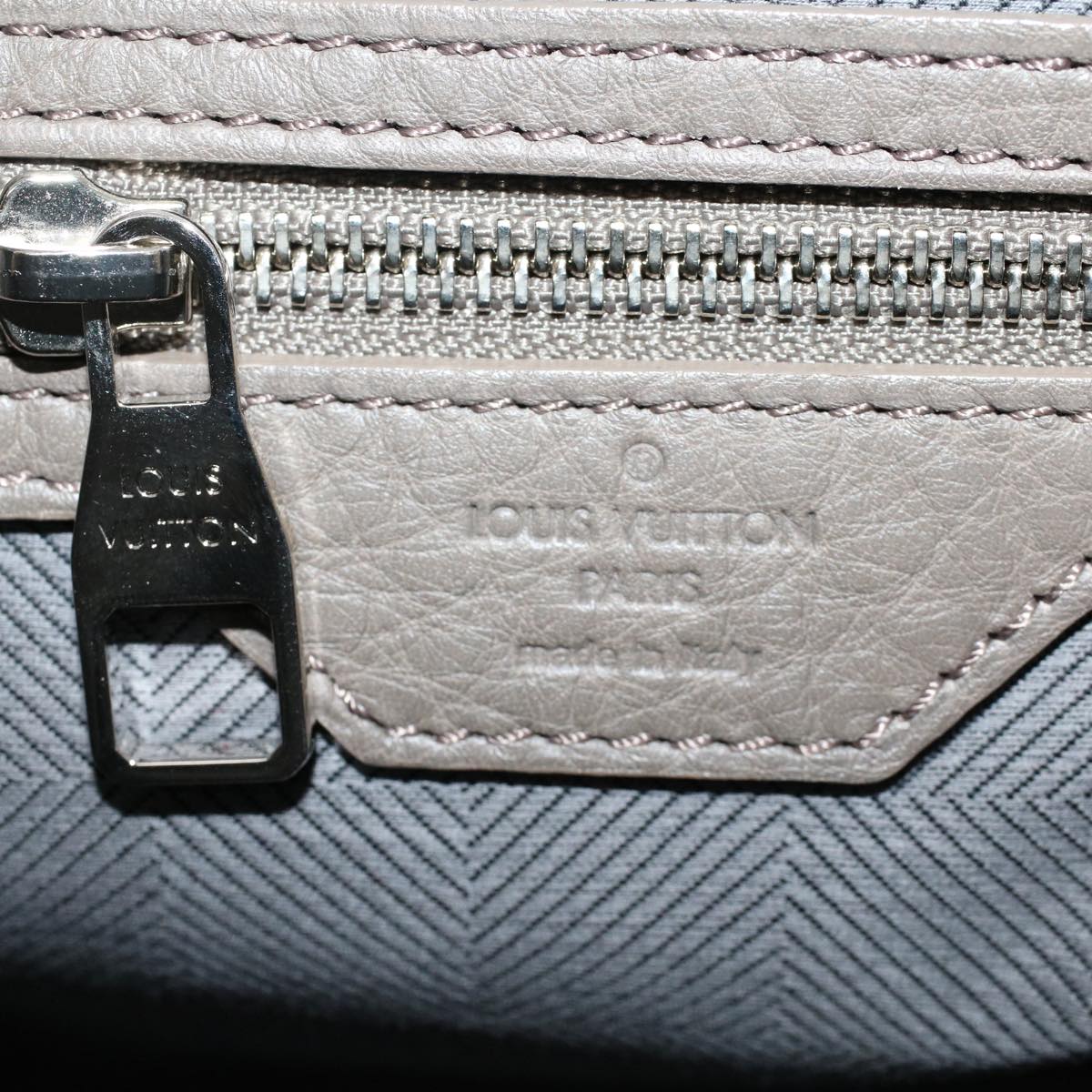 LOUIS VUITTON Messenger Shoulder Bag