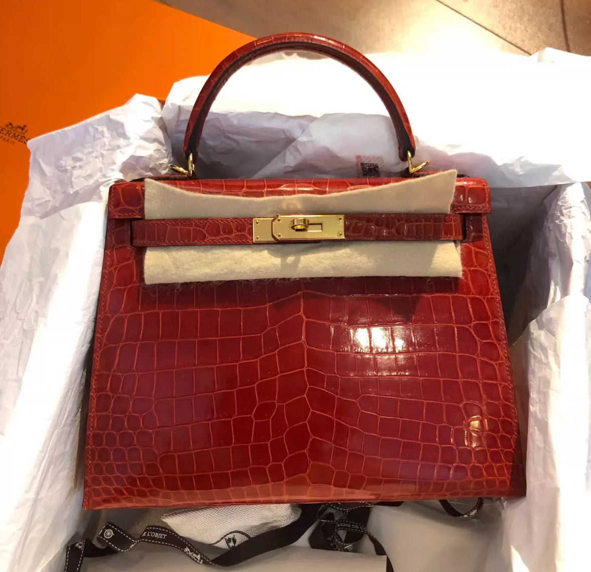 Hermes Kelly Bag 28cm in Sanguine Crocodile Niloticus Leather with Gold Hardware