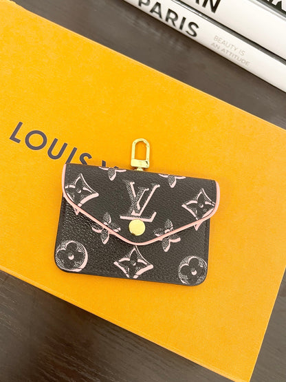 LOUIS VUITTON 2022 Monogram Card Holder in Black