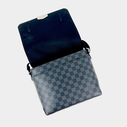 LOUIS VUITTON District Messenger PM Graphite