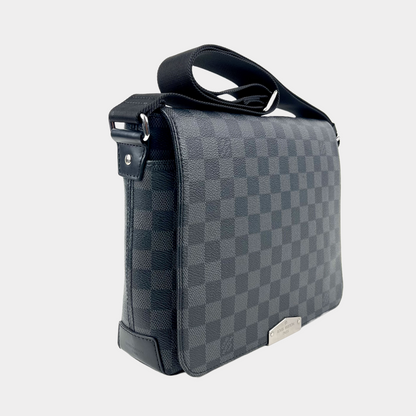 LOUIS VUITTON District Messenger PM Graphite