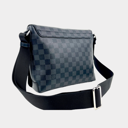 LOUIS VUITTON District Messenger PM Graphite