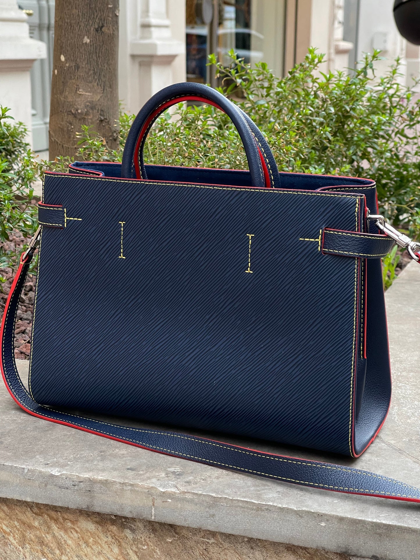 Louis Vuitton - sac twist leather shopping bag