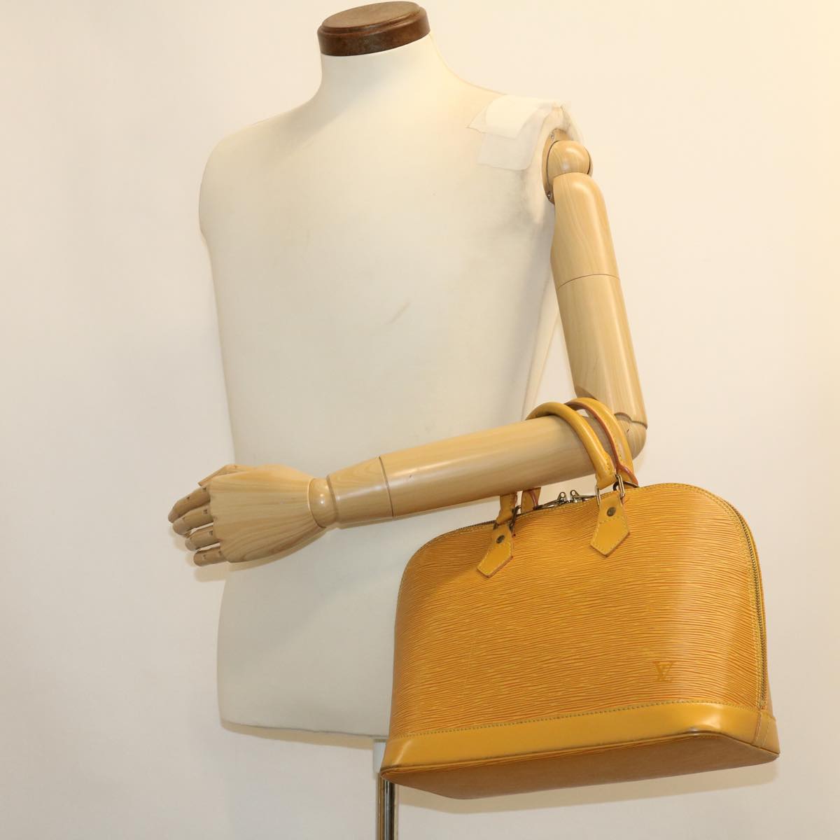 LOUIS VUITTON Epi Alma Hand Bag Tassili Yellow M52149 LV Auth 40263