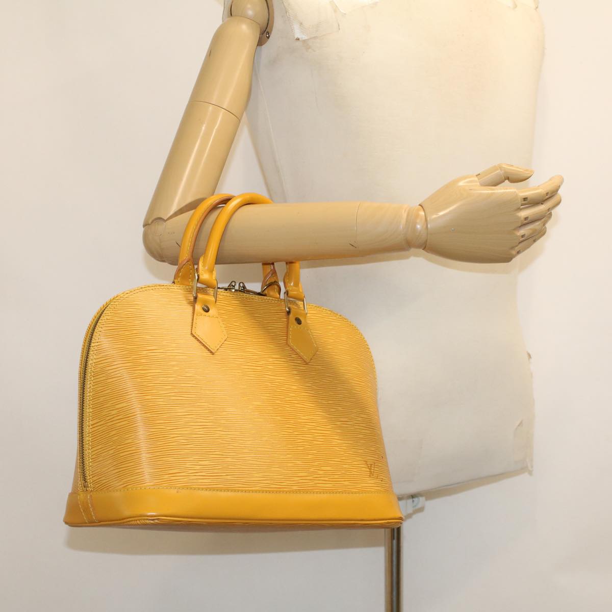 LOUIS VUITTON Epi Alma Hand Bag Tassili Yellow M52149 LV Auth 42303