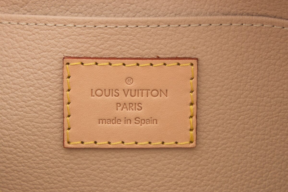 2020 Louis Vuitton Monogram Cosmetic Carrying Case