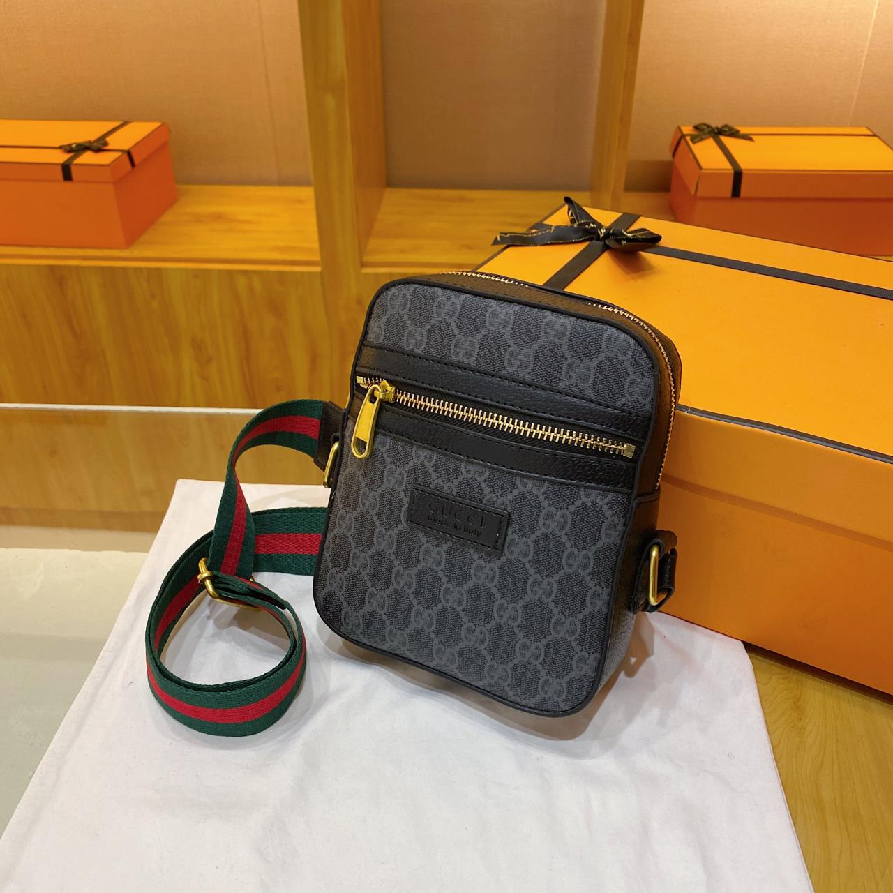 Gucci crossbody Handbag (Men)