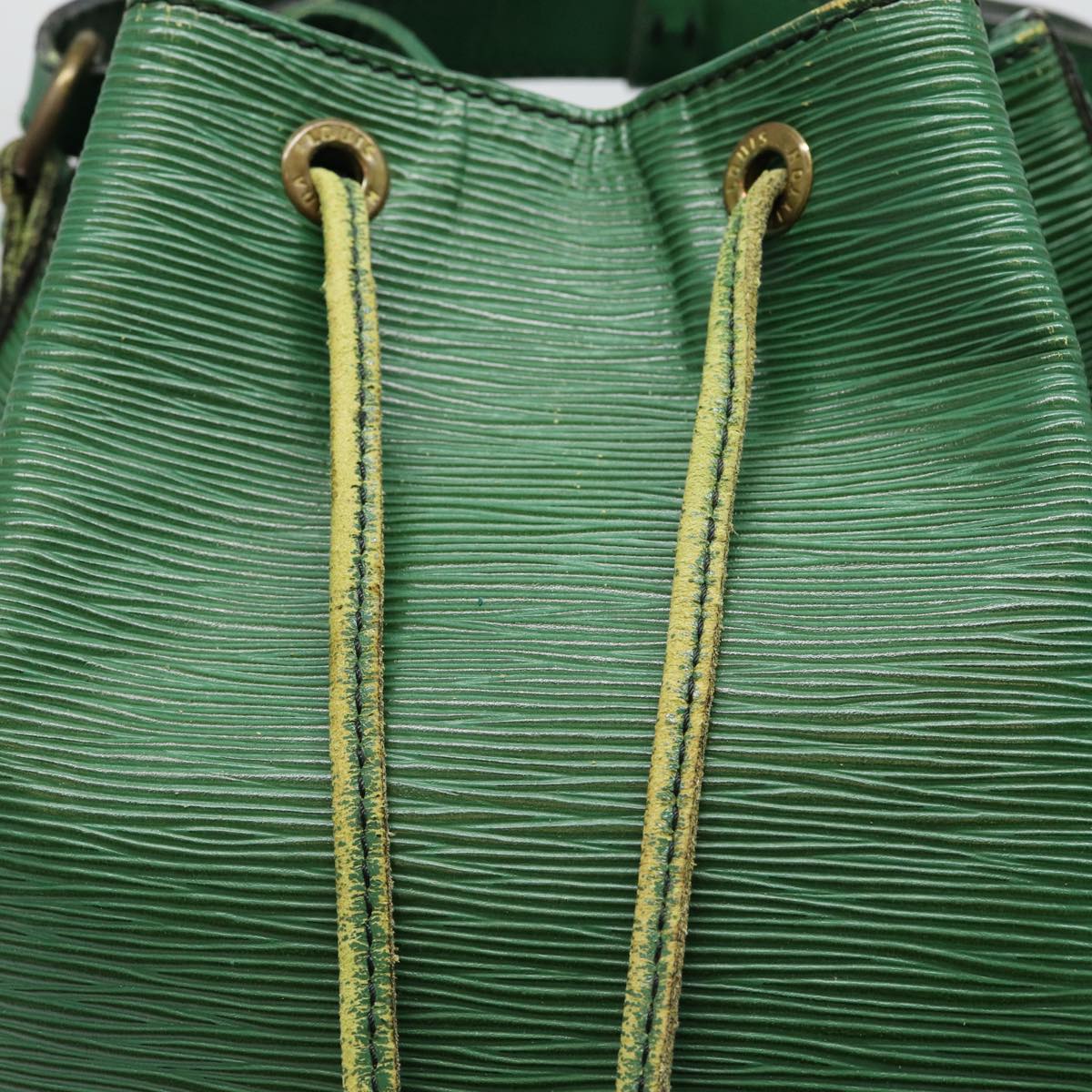 LOUIS VUITTON Epi Noe Shoulder Bag Green M44004 LV Auth 78744