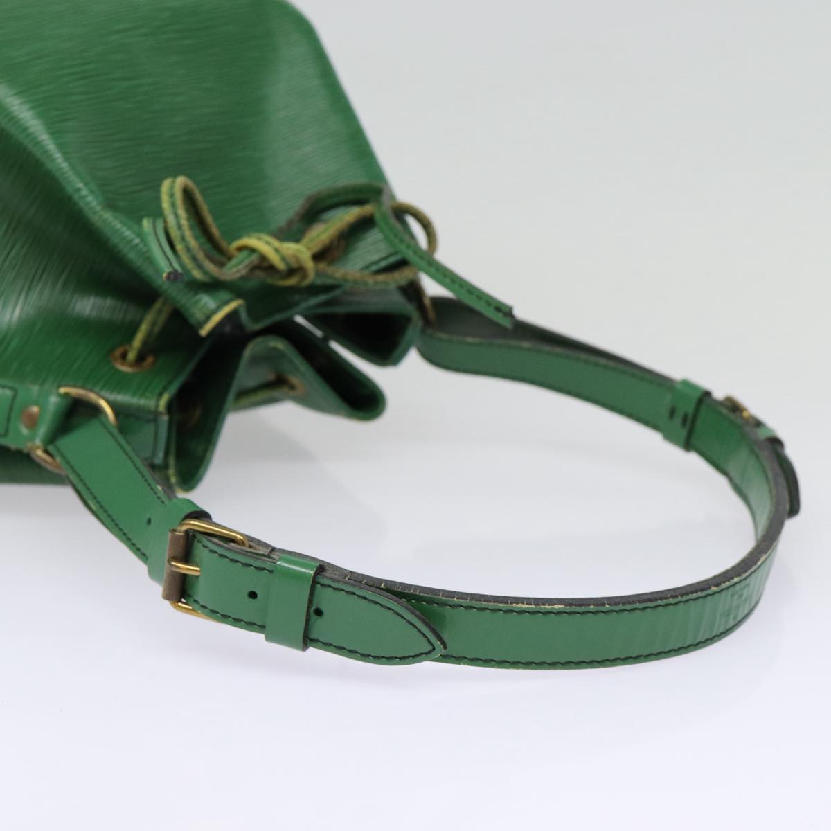 LOUIS VUITTON Epi Noe Shoulder Bag Green M44004 LV Auth 78744