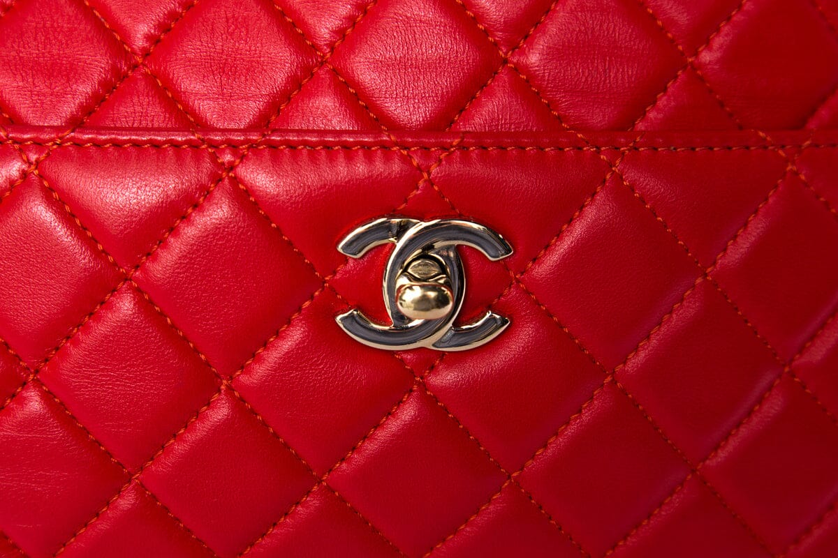 Chanel Red Quilted Lambskin Drawstring Medium GHWHandBag