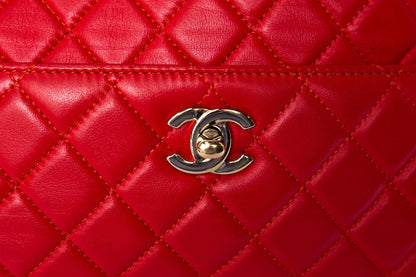 Chanel Red Quilted Lambskin Drawstring Medium GHWHandBag