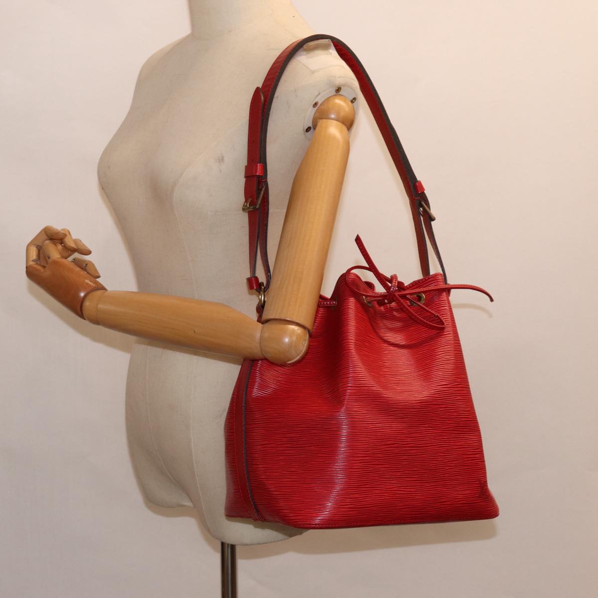 LOUIS VUITTON Epi Petit Noe Shoulder Bag Red M44107 LV Auth 88888