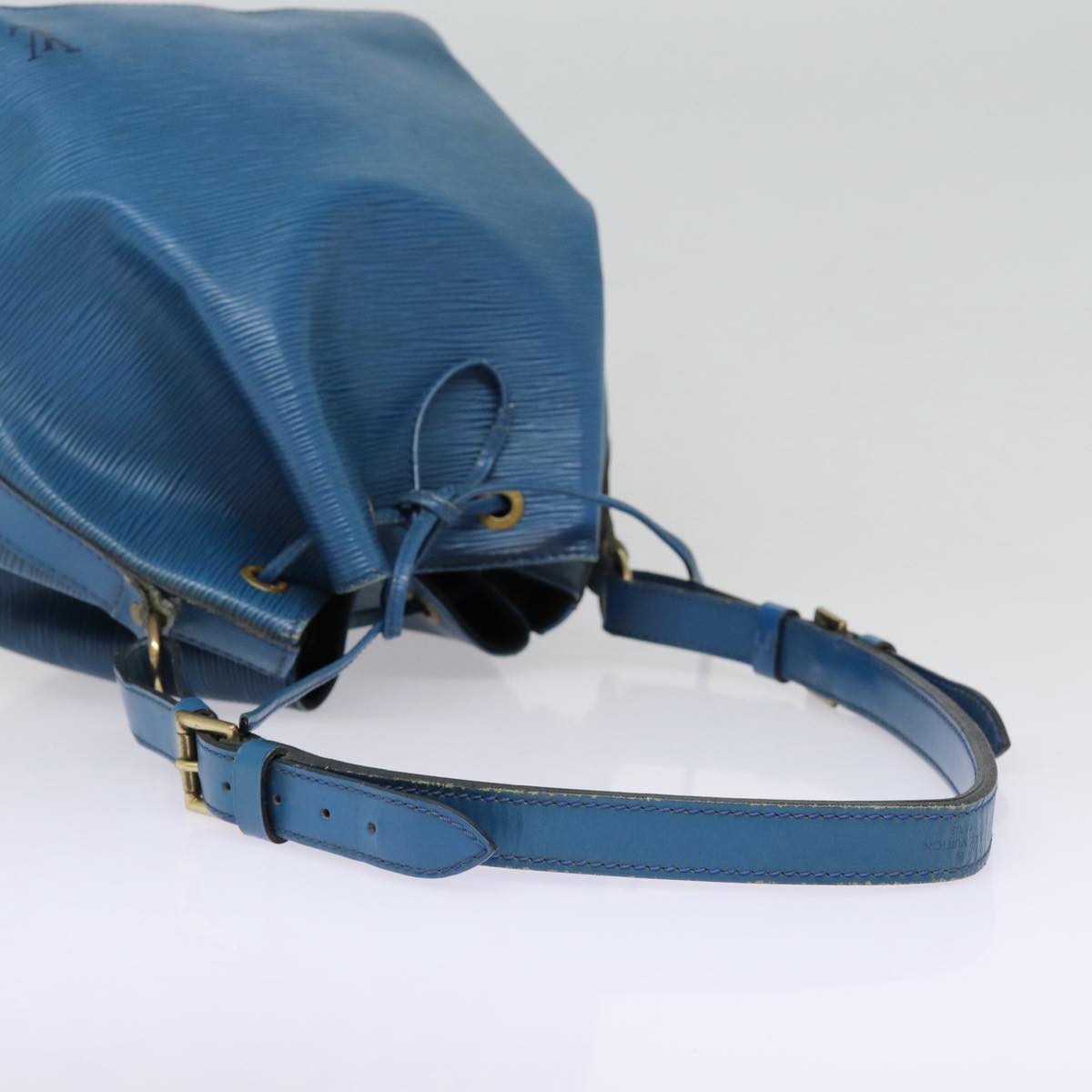 LOUIS VUITTON Epi Petit Noe Shoulder Bag Blue M44105 LV Auth 89128