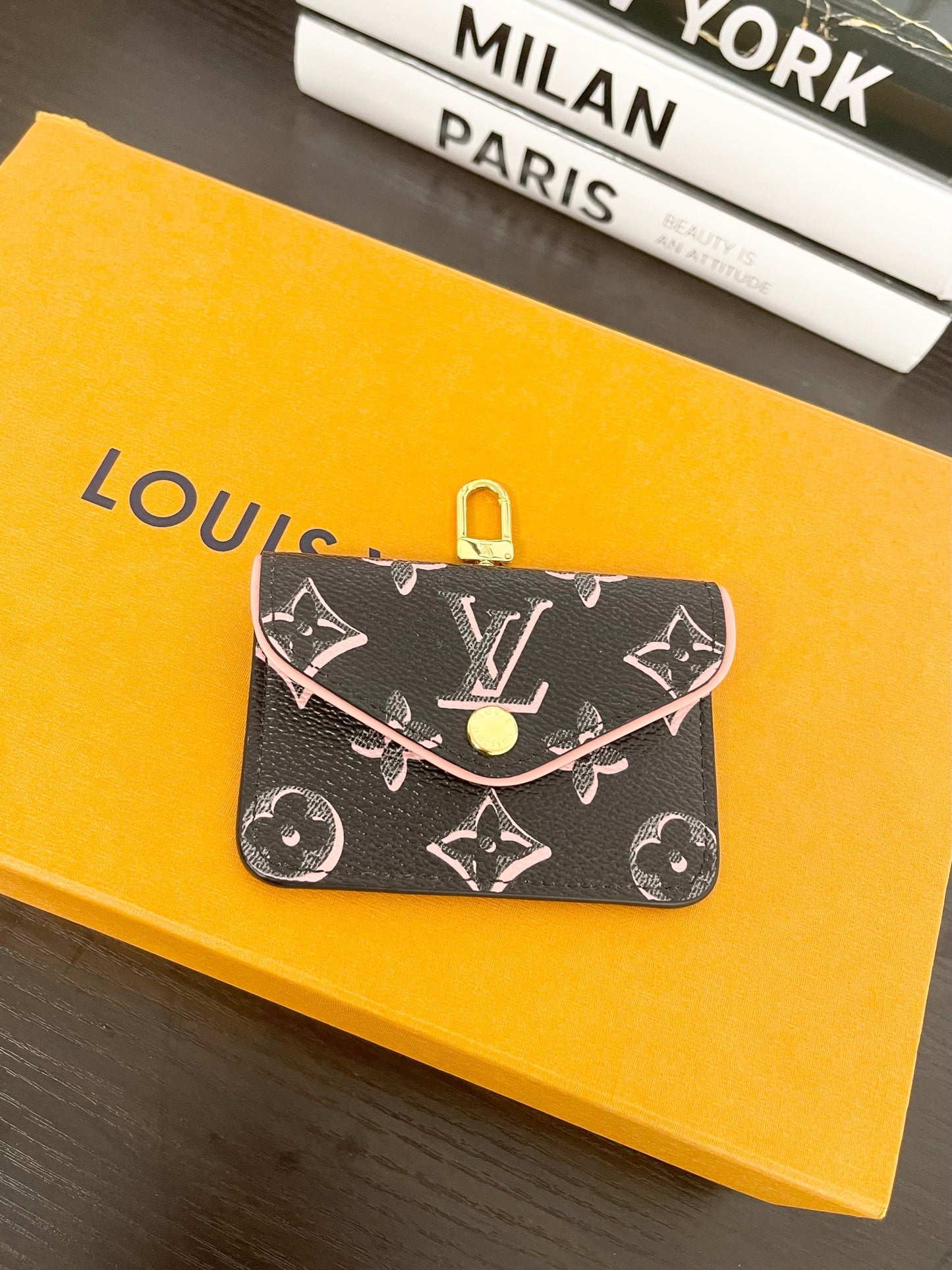 LOUIS VUITTON 2022 Monogram Card Holder in Black