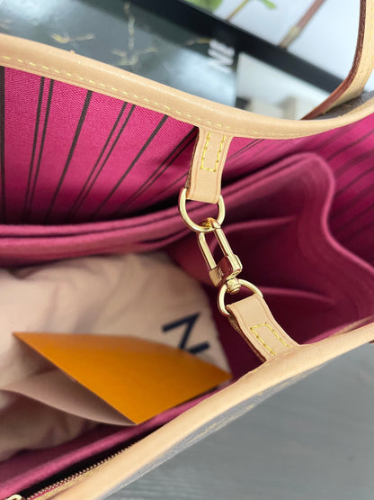 LOUIS VUITTON 2022 Monogram Neverfull MM Tote in Pivoine Pink